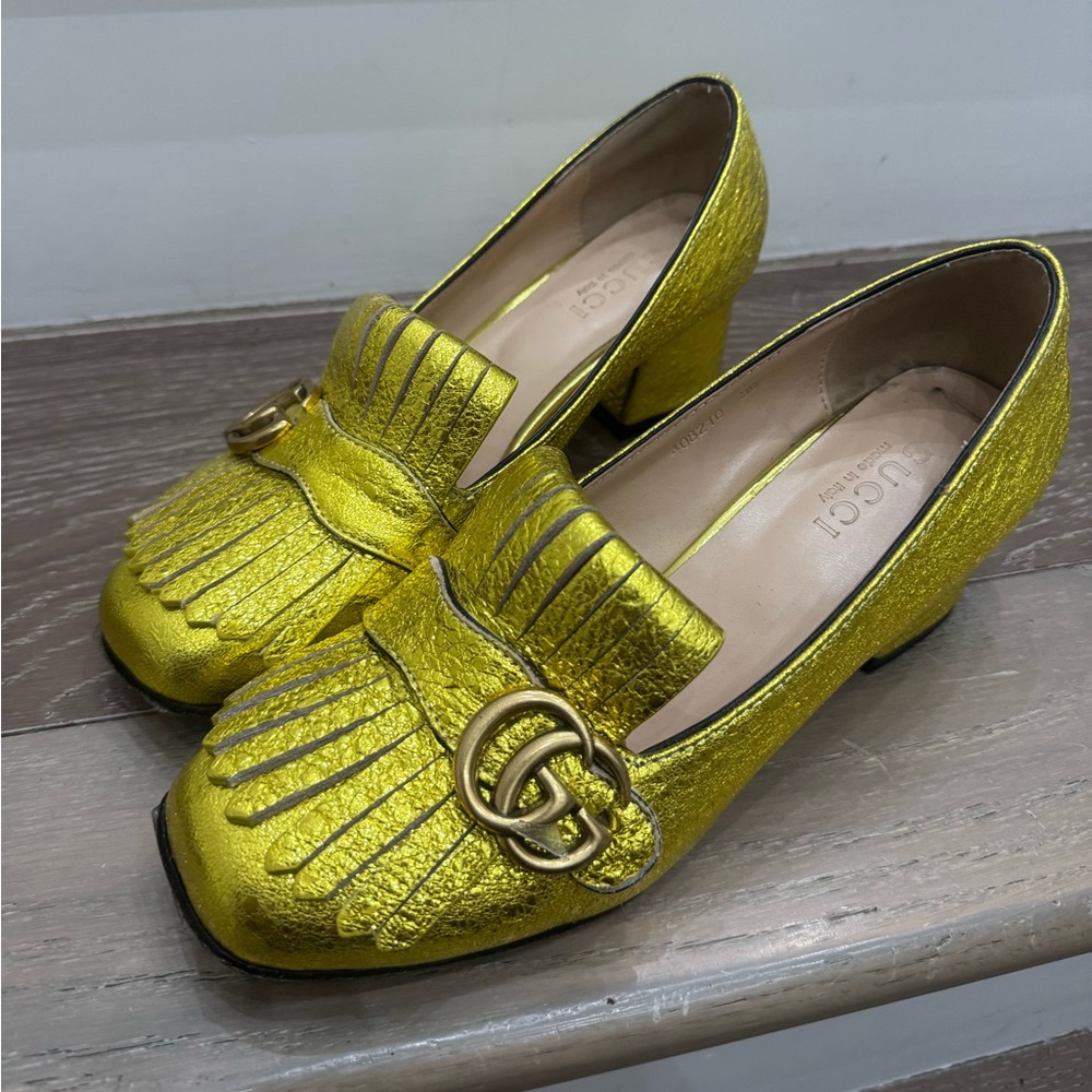 Vintage shoes in gold with thick heels